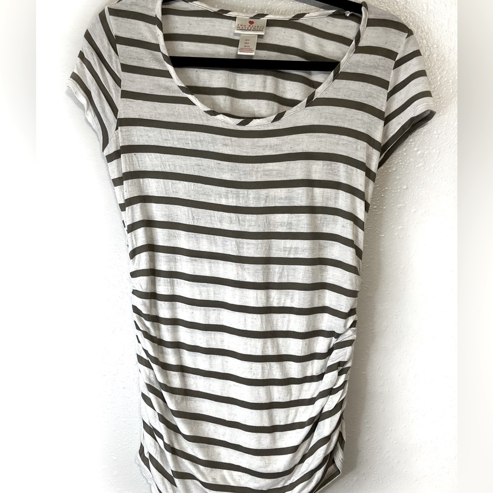 Two Hearts Maternity Shirt Size Small